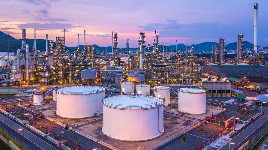 Solventum 3M™ High Flow filter system and 3M™ bag and Betafine™ XL filters for chemical processing, showcasing high-efficiency industrial filtration solutions.